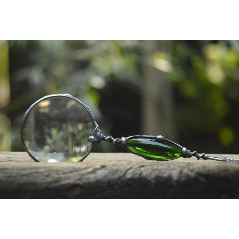 Zielona długa lupa - witrażowy wisior