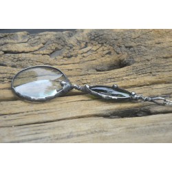 Zielona długa lupa - witrażowy wisior