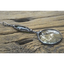 Zielona długa lupa - witrażowy wisior