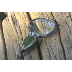 Zielona ceramika - witrażowy wisior lupa do czytania