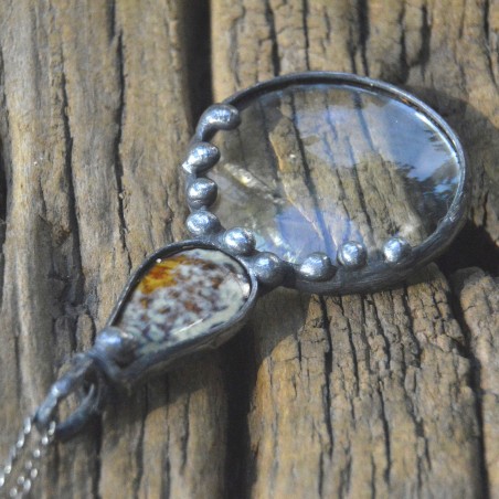 Brązowo miodowa ceramika - witrażowy wisior lupa do czytania