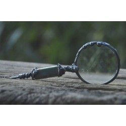 Turkusowa lupa z ceramiką - witrażowy wisior