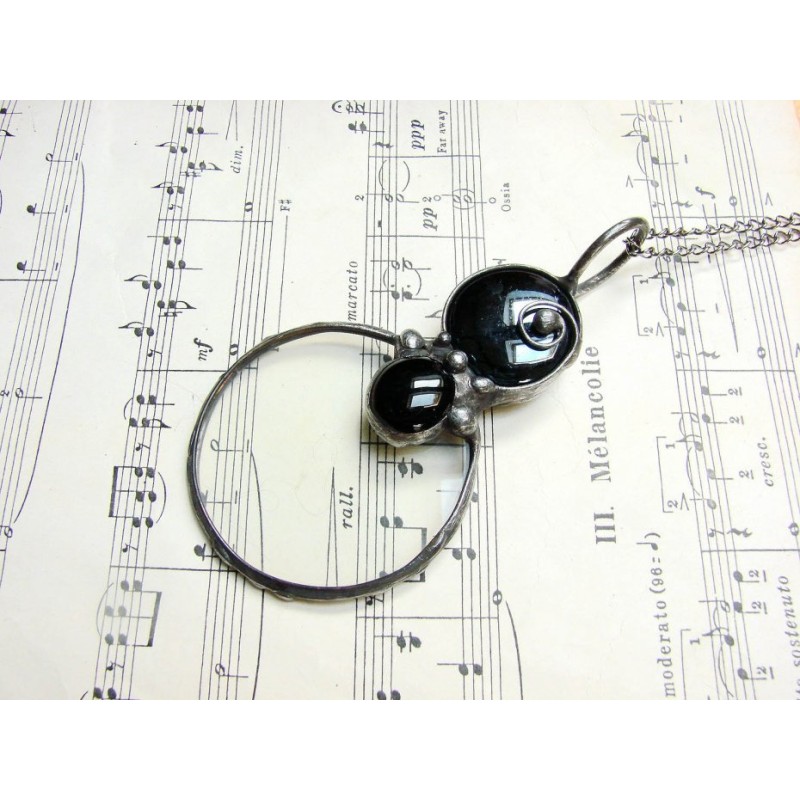 Czernie - witrażowy wisior na łańcuszku