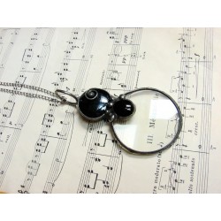 Czernie - witrażowy wisior na łańcuszku