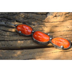 Pomarańczowo ceglasty witrażowy wisior na łańcuszku