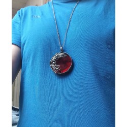 Esyfloresy  - czerwony witrażowy wisior na łańcuszku