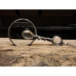 Z kroplą - wisior witrażowy lupa do czytania