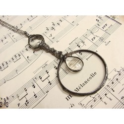 Z kroplą - wisior witrażowy lupa do czytania