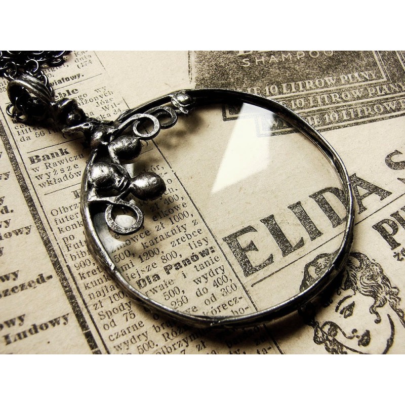 Krople rosy -  witrażowy wisior lupa do czytania