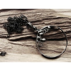 Krople rosy -  witrażowy wisior lupa do czytania