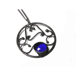 Ornamenty z granatem  - antyczny witrażowy wisior na łańcuszku