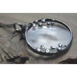 Kropelkowa -  witrażowy wisior lupa do czytania