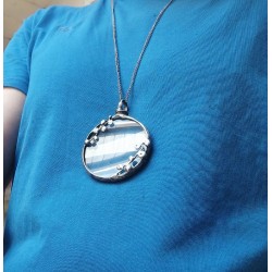 Kropelkowa -  witrażowy wisior lupa do czytania