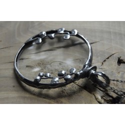 Kropelkowa -  witrażowy wisior lupa do czytania