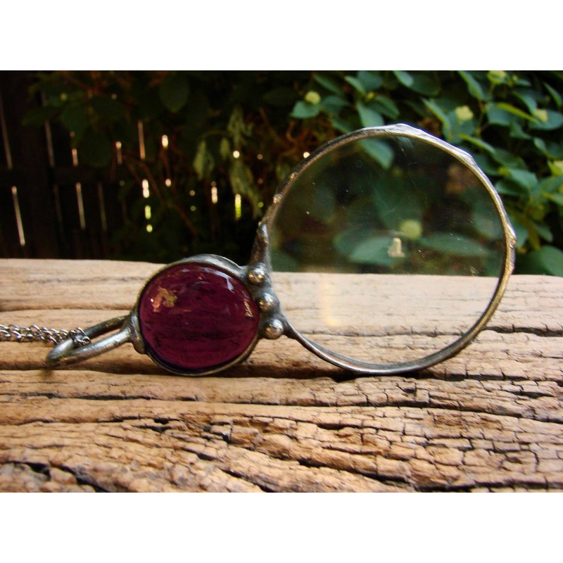 Śliwkowa - wisior witrażowy lupa do czytania i nie tylko