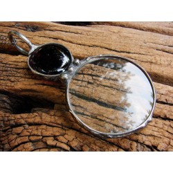 Śliwkowa - wisior witrażowy lupa do czytania i nie tylko