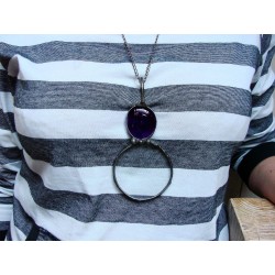 Śliwkowa - wisior witrażowy lupa do czytania i nie tylko