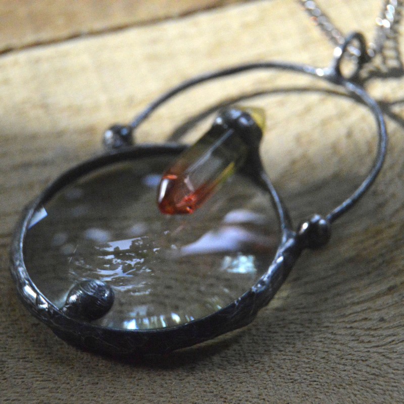 Solarny kwarc - autorski witrażowy wisior lupa do czytania