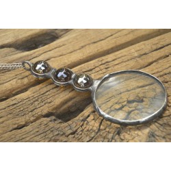 Dymna - witrażowy  wisior lupa na łańcuszku