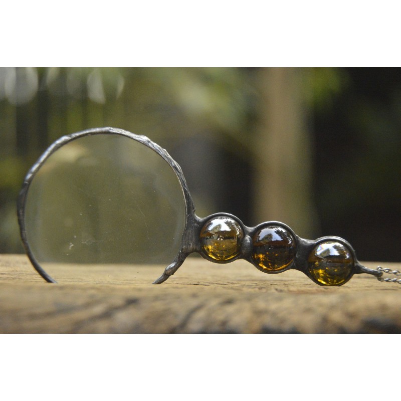 Dymna - witrażowy  wisior lupa na łańcuszku