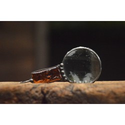 Nieregularny brąz  - witrażowy wisior lupa do czytania