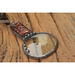 Nieregularny brąz  - witrażowy wisior lupa do czytania