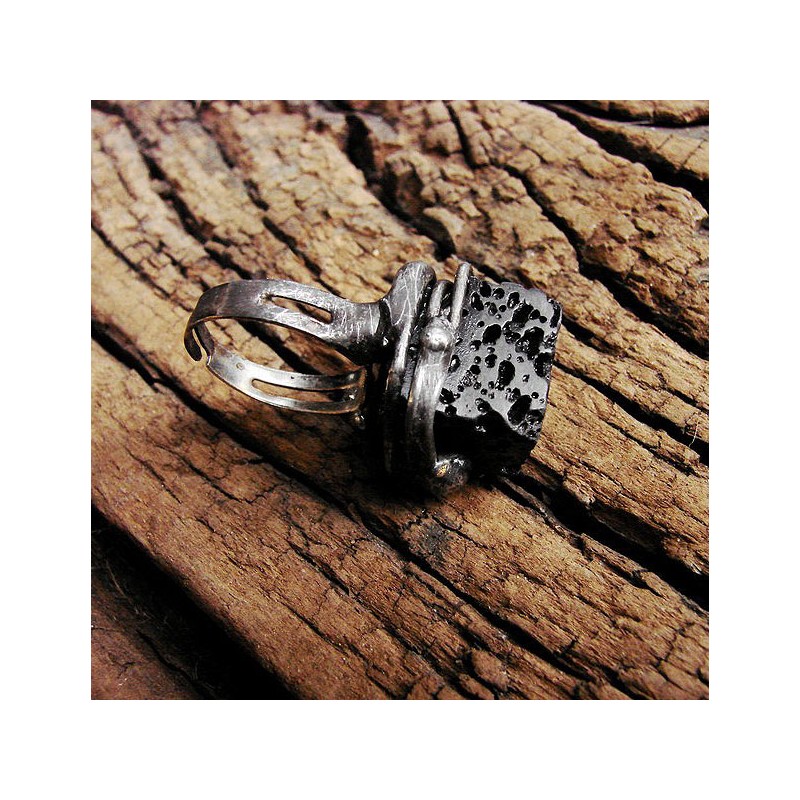 Lawa wulkaniczna  - witrażowy regulowany pierścionek