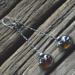Ciemny miód  - długie witrażowe kolczyki