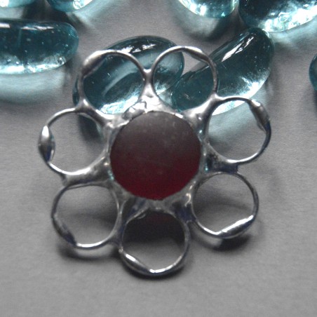 Bordowy kwiatek  - witrażowa broszka