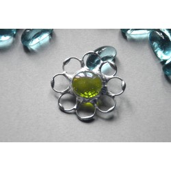 Oliwkowy kwiatek  - witrażowa broszka