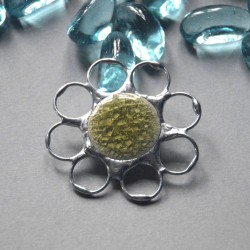 Cytrynowy kwiatek - witrażowa broszka