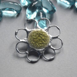 Cytrynowy kwiatek - witrażowa broszka