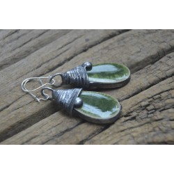 Zielone ceramiczne krople crackle- szkliwione kolczyki ceramiczne