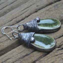 Zielone ceramiczne krople crackle- szkliwione kolczyki ceramiczne