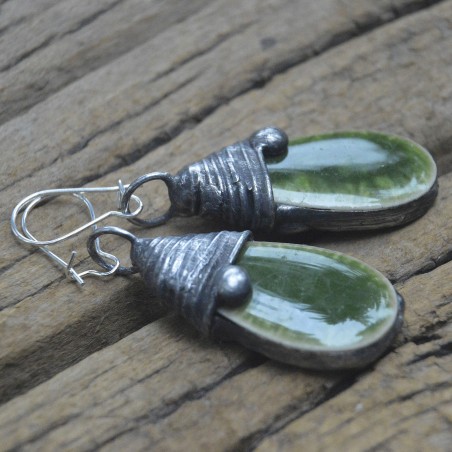 Zielone ceramiczne krople crackle- szkliwione kolczyki ceramiczne