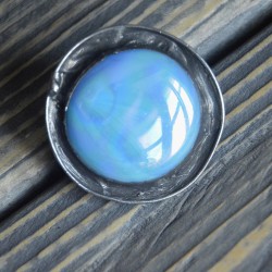 Okazały  błękitny regulowany witrażowy pierścień