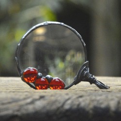 Czerwienie -  wisior lupa