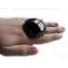 Czerń w koronie - regulowany pierścionek