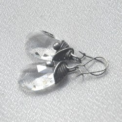 Krople wody - fasetowane szklane  kolczyki witrażowe