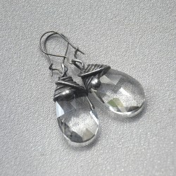 Krople wody - fasetowane szklane  kolczyki witrażowe