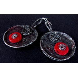 Koralowe tarcze - okrągłe kolczyki witrażowe