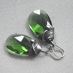 Green drops - szklane fasetowane kolczyki witrażowe