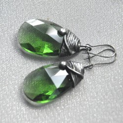 Green drops - szklane fasetowane kolczyki witrażowe