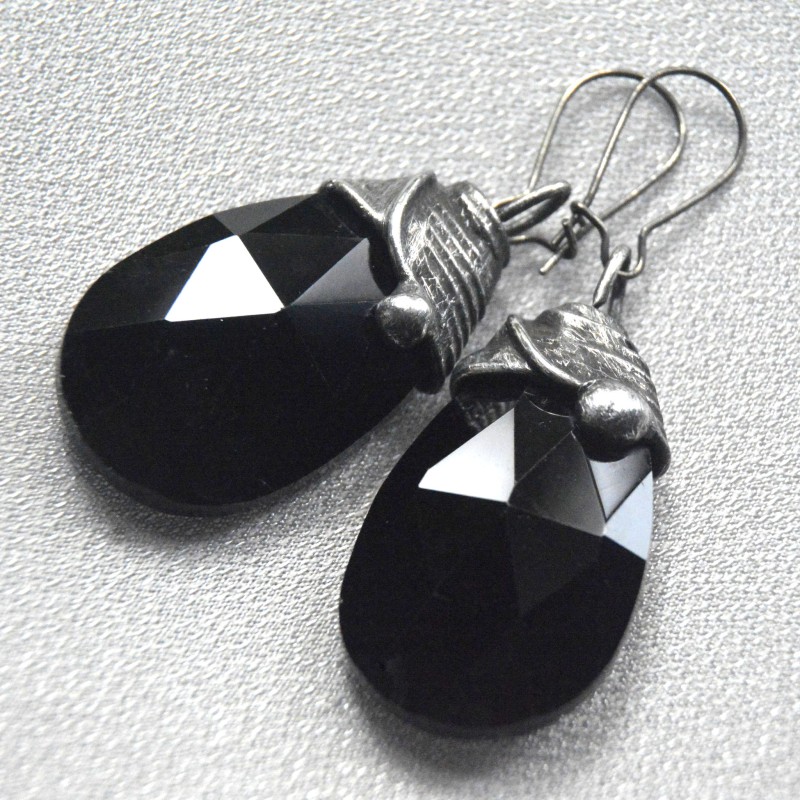 Black drops - szklane fasetowane kolczyki witrażowe
