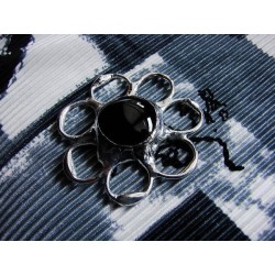 Czarny kwiatek  - Broszka