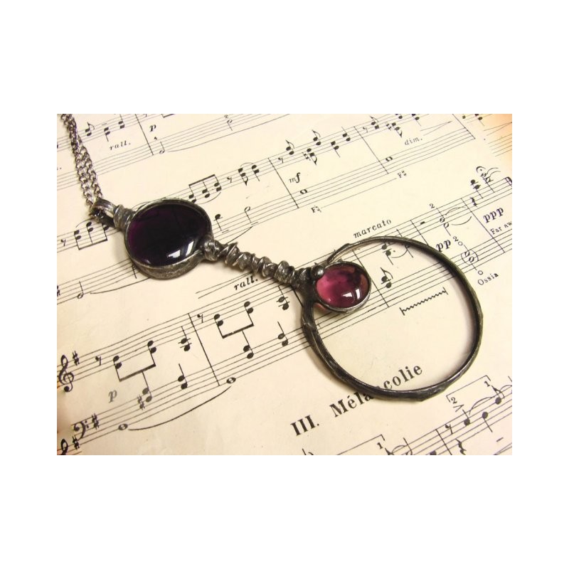 Długa ametystowa - wisior witrazowy lupa do czytania