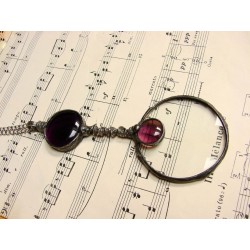 Długa ametystowa - wisior witrazowy lupa do czytania