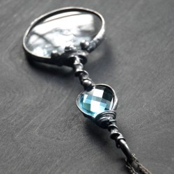 Długa turkusowa  lupa - witrażowy wisior