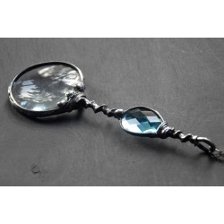 Długa turkusowa  lupa - witrażowy wisior