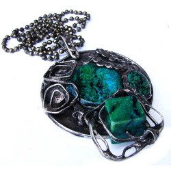 Chryzokola na okrągło - witrażowy okrągły  wisior